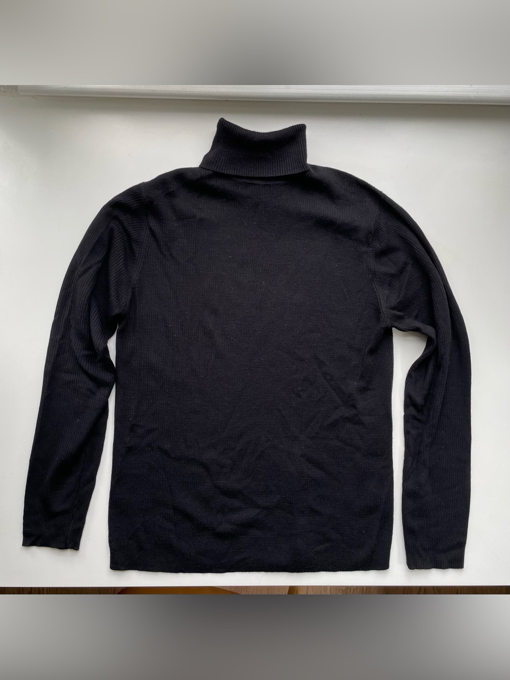 Uniqlo 100% Wool Thin Ribbed Turtleneck